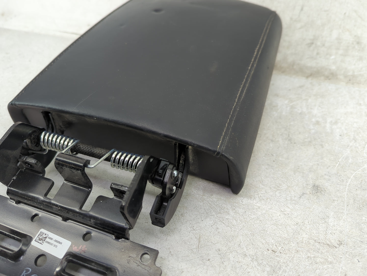 2020 Kia Telluride Center Console Armrest Cover Lid Fits OEM Used Auto Parts - Oemusedautoparts1.com