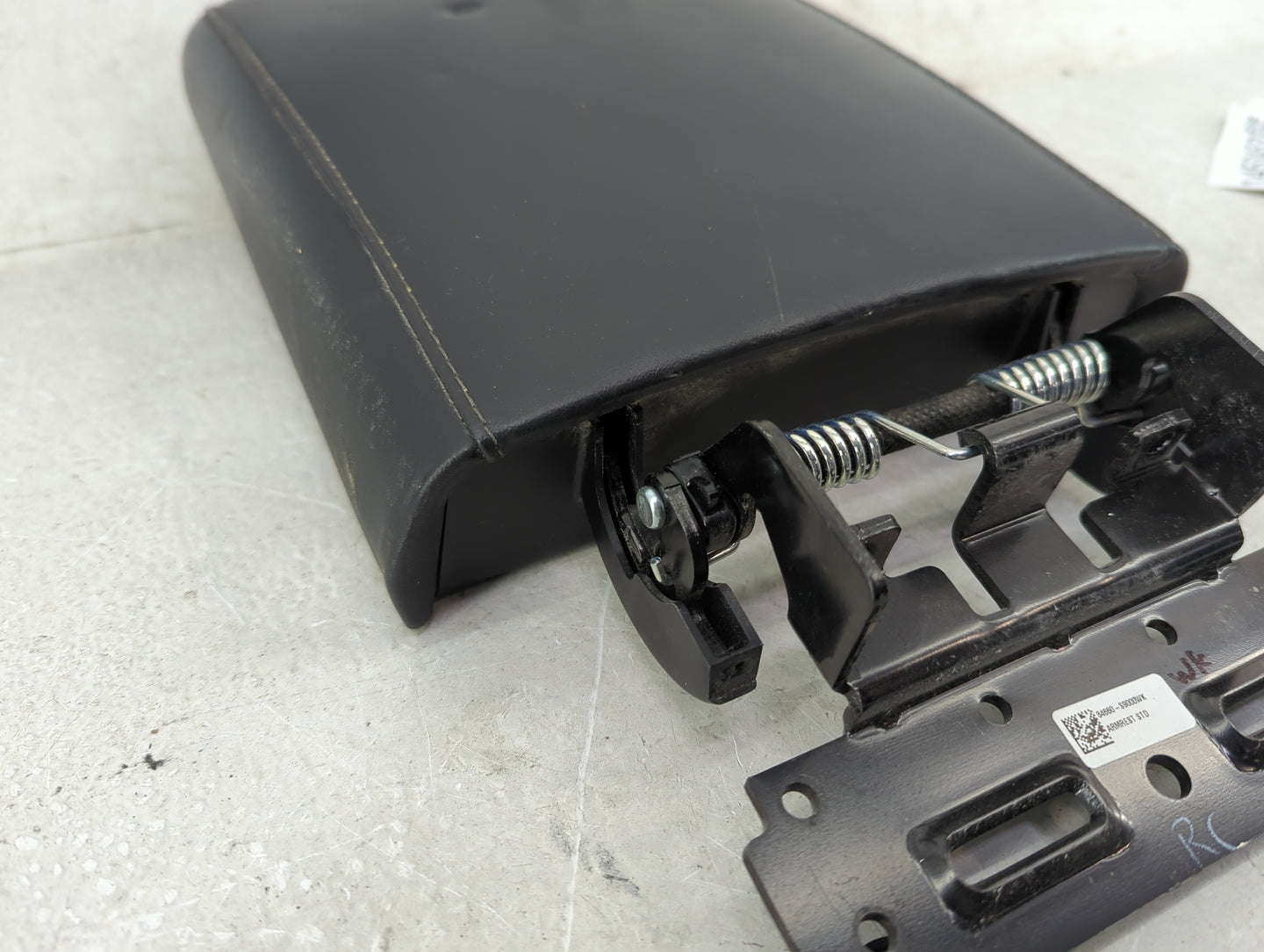 2020 Kia Telluride Center Console Armrest Cover Lid Fits OEM Used Auto Parts - Oemusedautoparts1.com