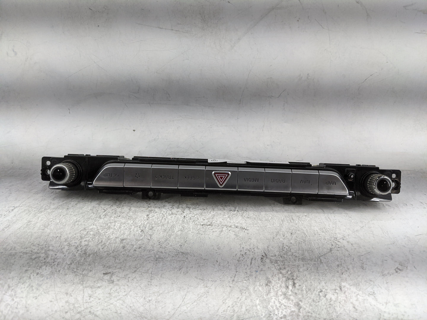 2020-2022 Kia Telluride Radio Control Panel 1478322 - Oemusedautoparts1.com