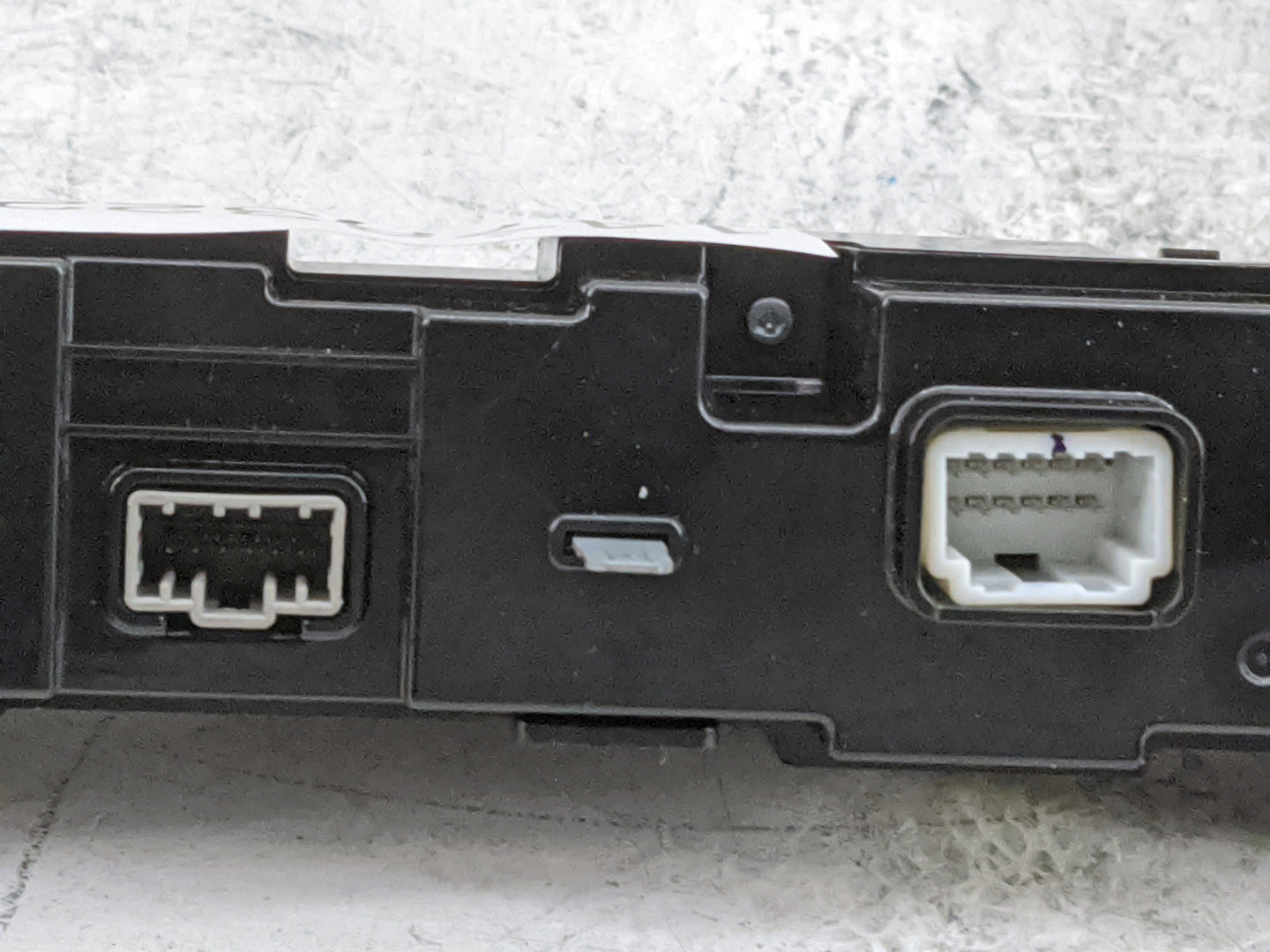 2020-2022 Kia Telluride Radio Control Panel 1478322 - Oemusedautoparts1.com