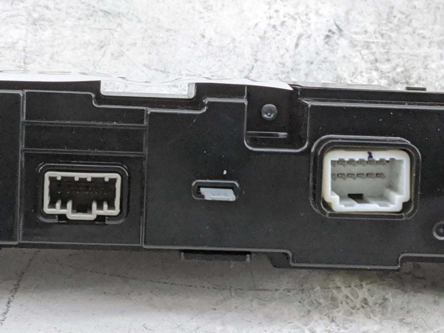 2020-2022 Kia Telluride Radio Control Panel 1478322 - Oemusedautoparts1.com