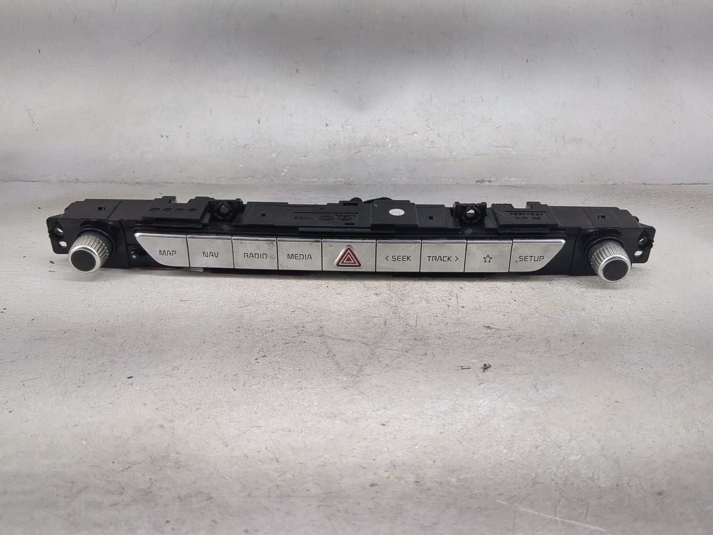 2020-2022 Kia Telluride Radio Control Panel 1492588 - Oemusedautoparts1.com