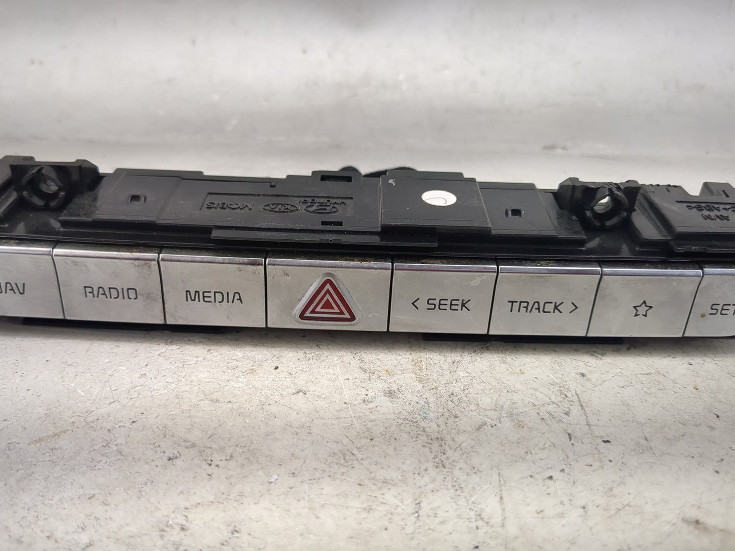 2020-2022 Kia Telluride Radio Control Panel 1492588 - Oemusedautoparts1.com