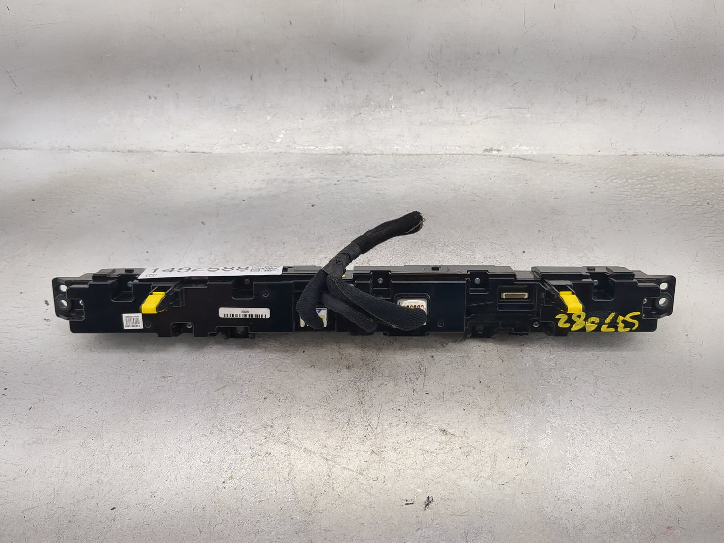 2020-2022 Kia Telluride Radio Control Panel 1492588 - Oemusedautoparts1.com
