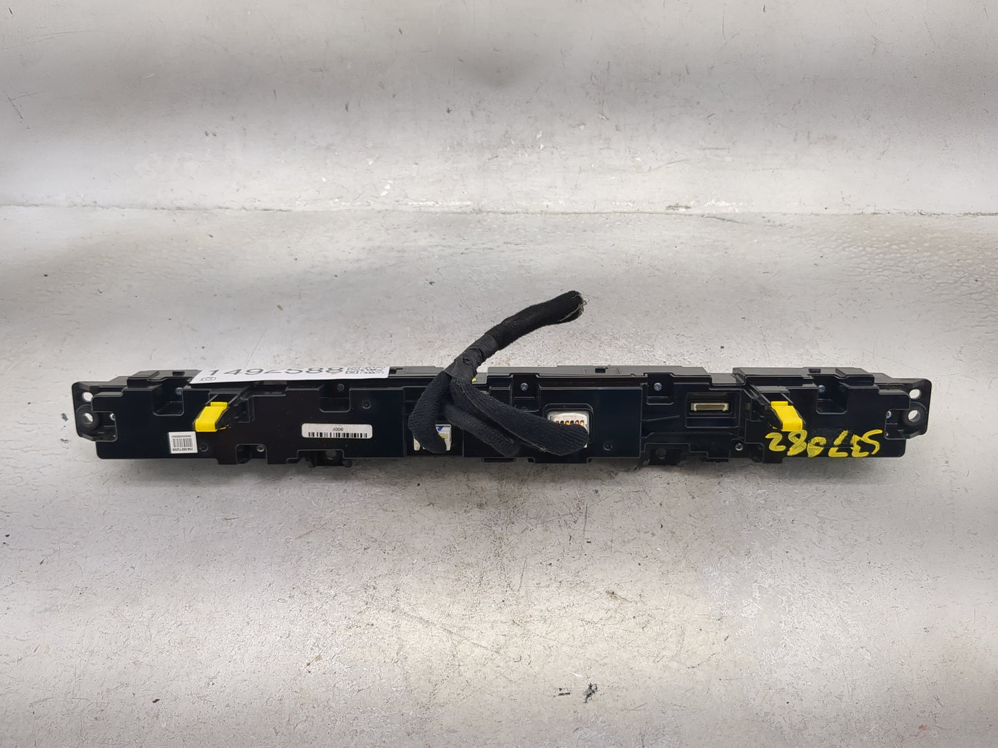 2020-2022 Kia Telluride Radio Control Panel 1492588 - Oemusedautoparts1.com