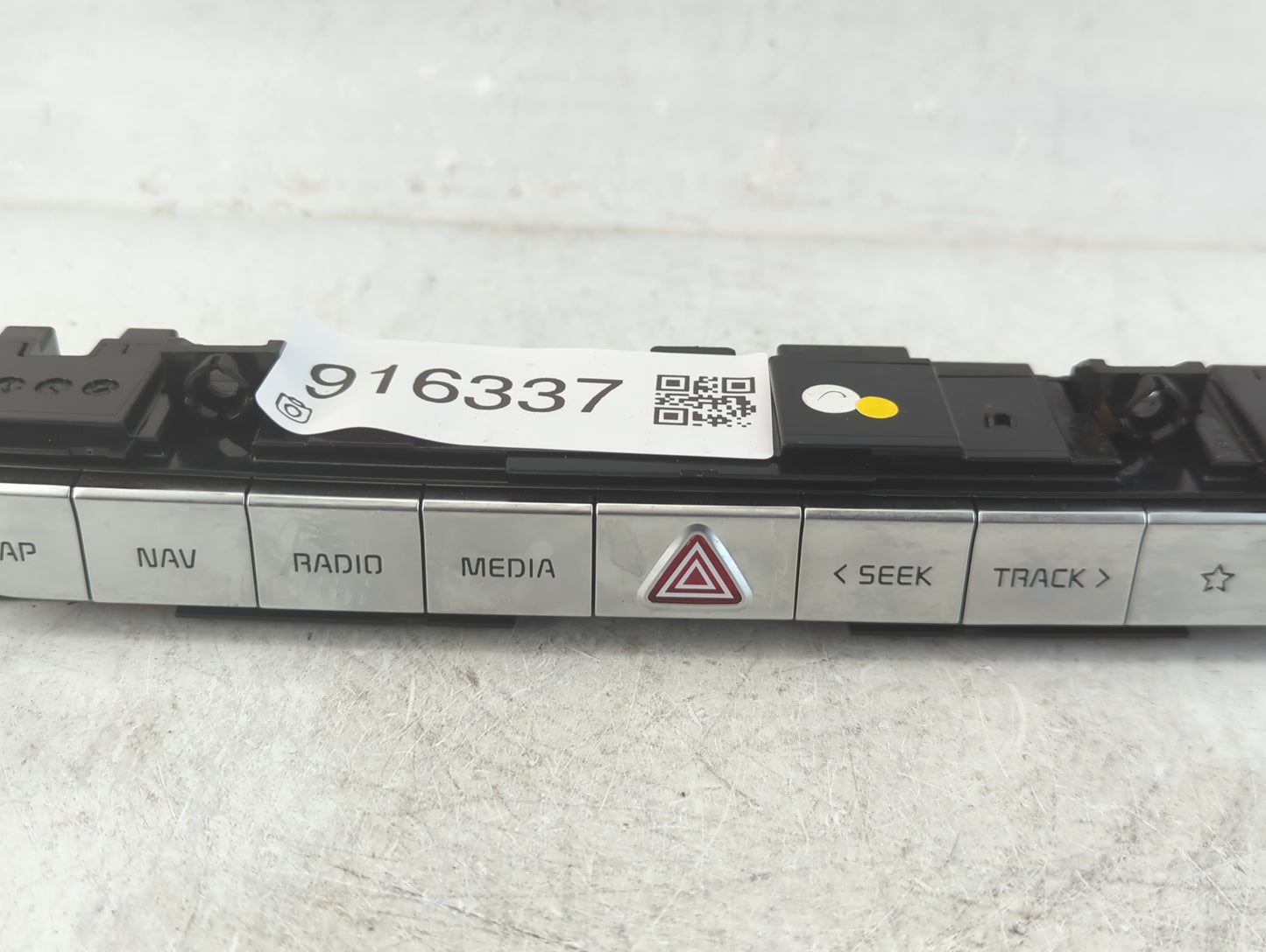 2020-2022 Kia Telluride Radio AM FM Cd Player Receiver Replacement P/N:26438272117 Fits Fits 2020 2021 2022 OEM Used Auto Pa