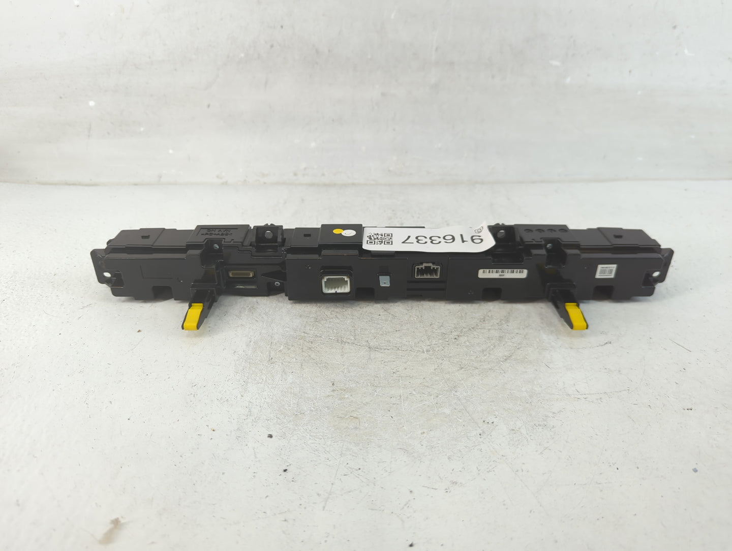 2020-2022 Kia Telluride Radio AM FM Cd Player Receiver Replacement P/N:26438272117 Fits Fits 2020 2021 2022 OEM Used Auto Pa