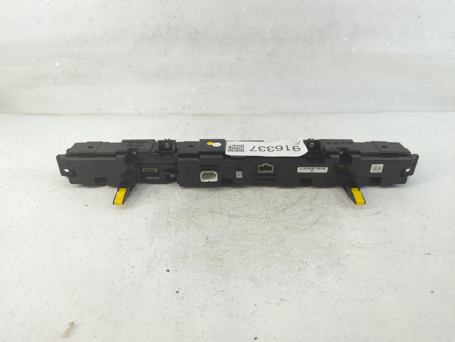 2020-2022 Kia Telluride Radio AM FM Cd Player Receiver Replacement P/N:26438272117 Fits Fits 2020 2021 2022 OEM Used Auto Pa