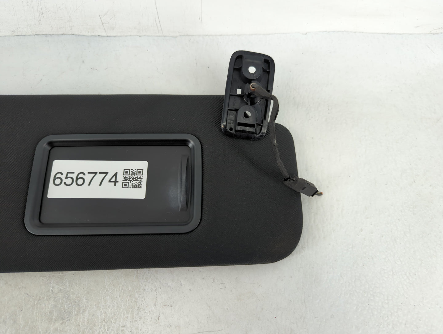 2020 Land Rover Discovery Sun Visor Shade Replacement Passenger Right Mirror Fits OEM Used Auto Parts - Oemusedautoparts1.co