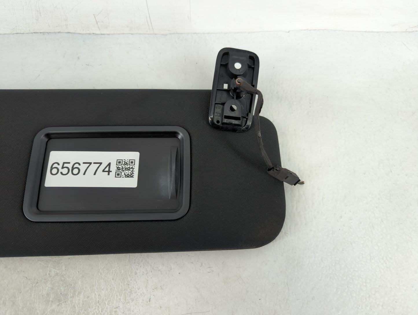 2020 Land Rover Discovery Sun Visor Shade Replacement Passenger Right Mirror Fits OEM Used Auto Parts - Oemusedautoparts1.co