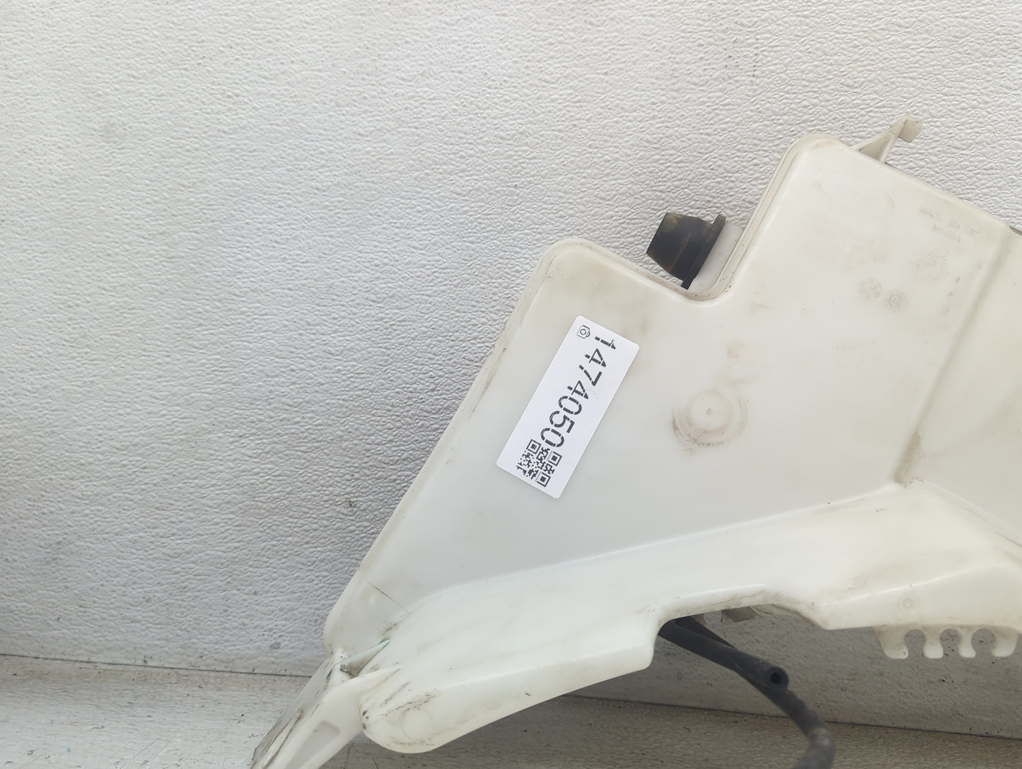 2020 Discovery Sport Windshield Washer Fluid Reservoir Bottle Oem - Oemusedautoparts1.com