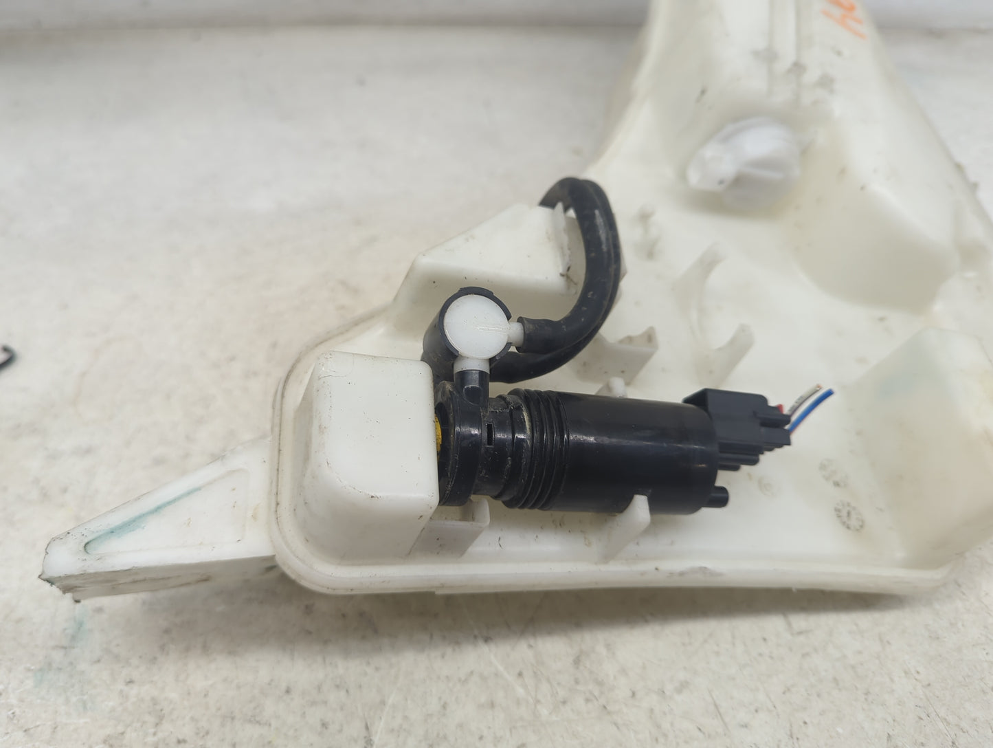 2020 Discovery Sport Windshield Washer Fluid Reservoir Bottle Oem - Oemusedautoparts1.com