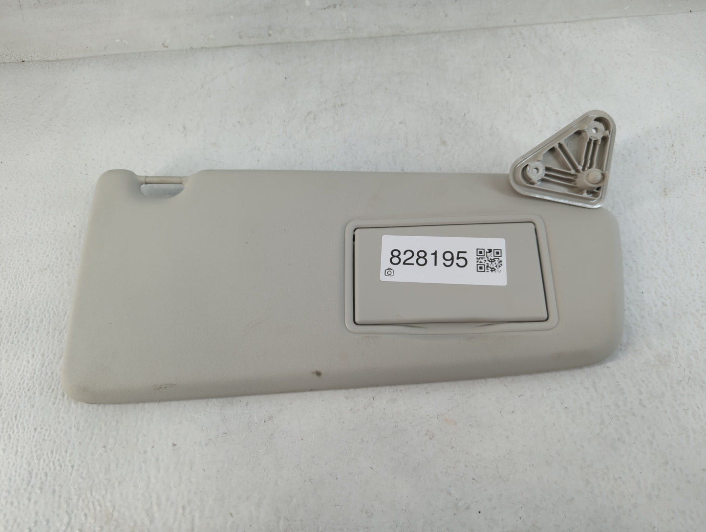 2020 Land Rover Discovery Sport Sun Visor Shade Replacement Passenger Right Mirror Fits OEM Used Auto Parts - Oemusedautopar