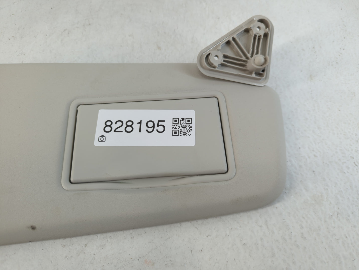 2020 Land Rover Discovery Sport Sun Visor Shade Replacement Passenger Right Mirror Fits OEM Used Auto Parts - Oemusedautopar