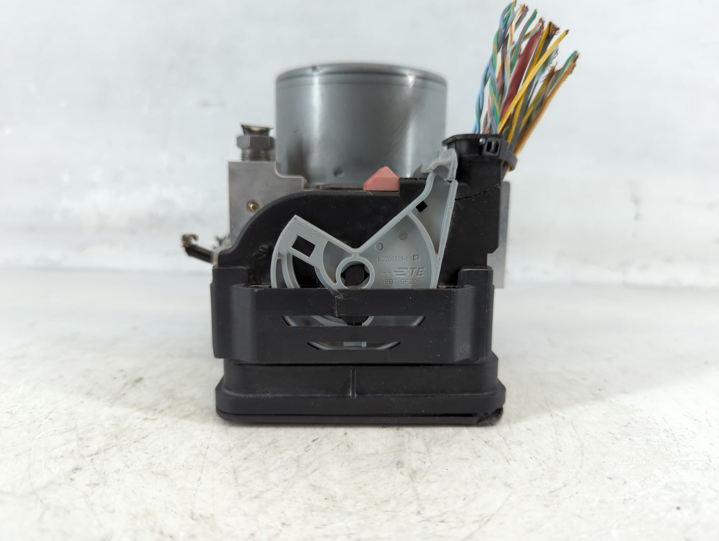 2020 Land Rover Discovery Sport ABS Pump Control Module Replacement P/N:KJ32-2C405-AB Fits OEM Used Auto Parts - Oemusedauto