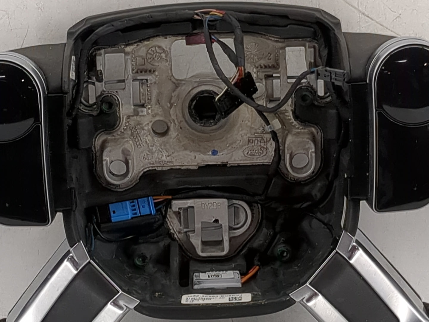 2020 Land Rover Range Rover Steering Wheel Oem Black - Oemusedautoparts1.com