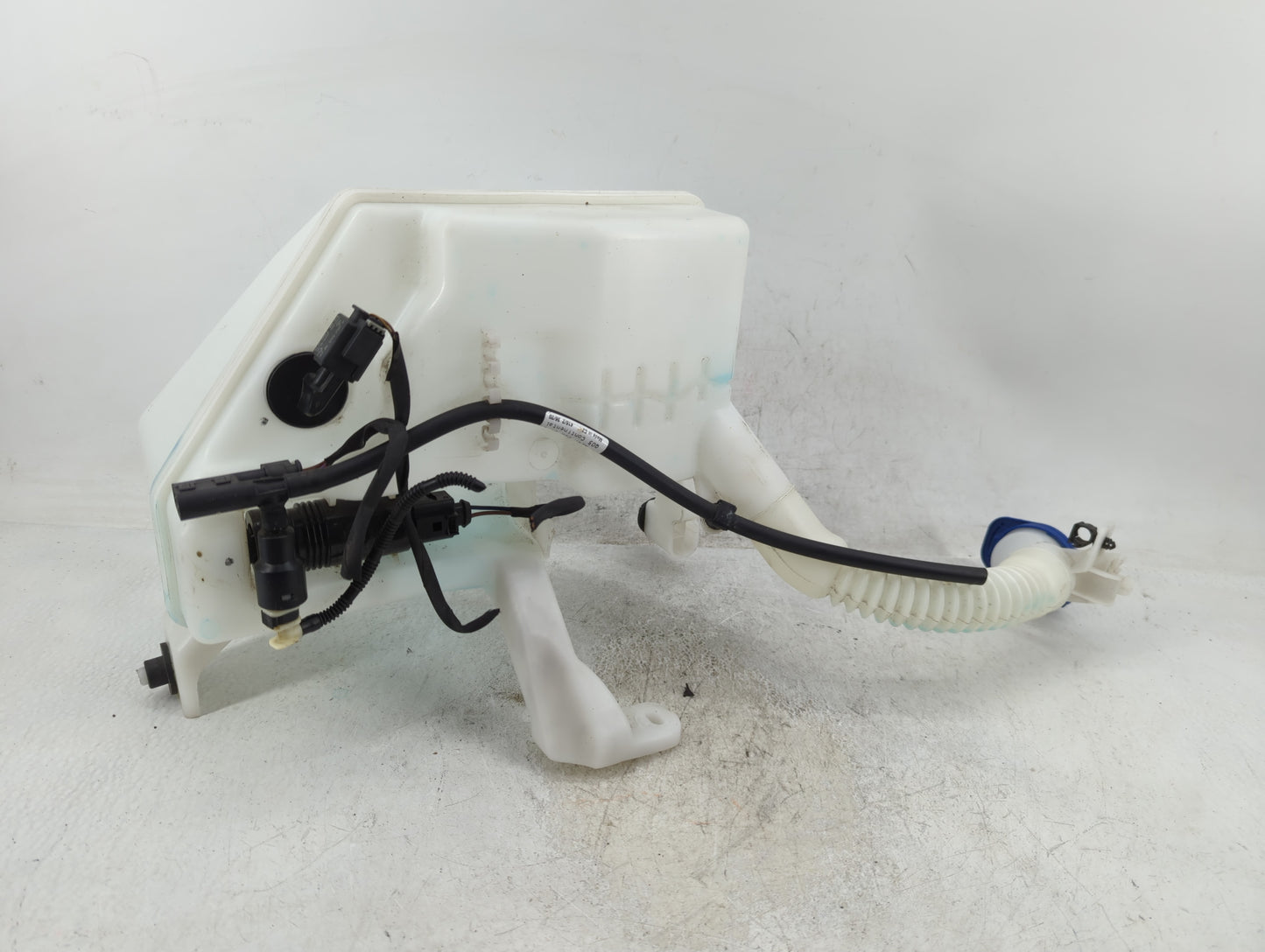 2020 Lincoln Continental Windshield Washer Fluid Reservoir Bottle Oem - Oemusedautoparts1.com