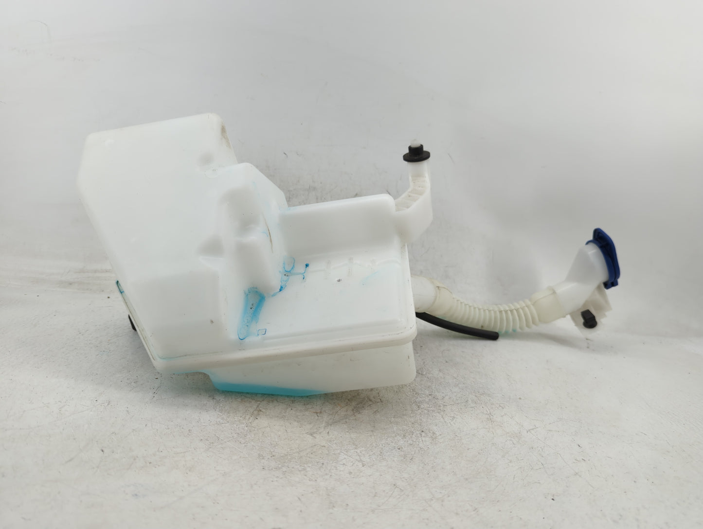 2020 Lincoln Continental Windshield Washer Fluid Reservoir Bottle Oem - Oemusedautoparts1.com