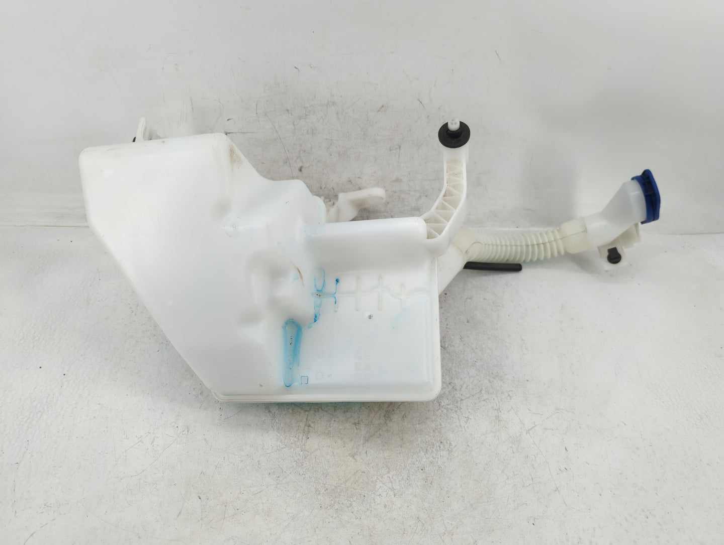 2020 Lincoln Continental Windshield Washer Fluid Reservoir Bottle Oem - Oemusedautoparts1.com