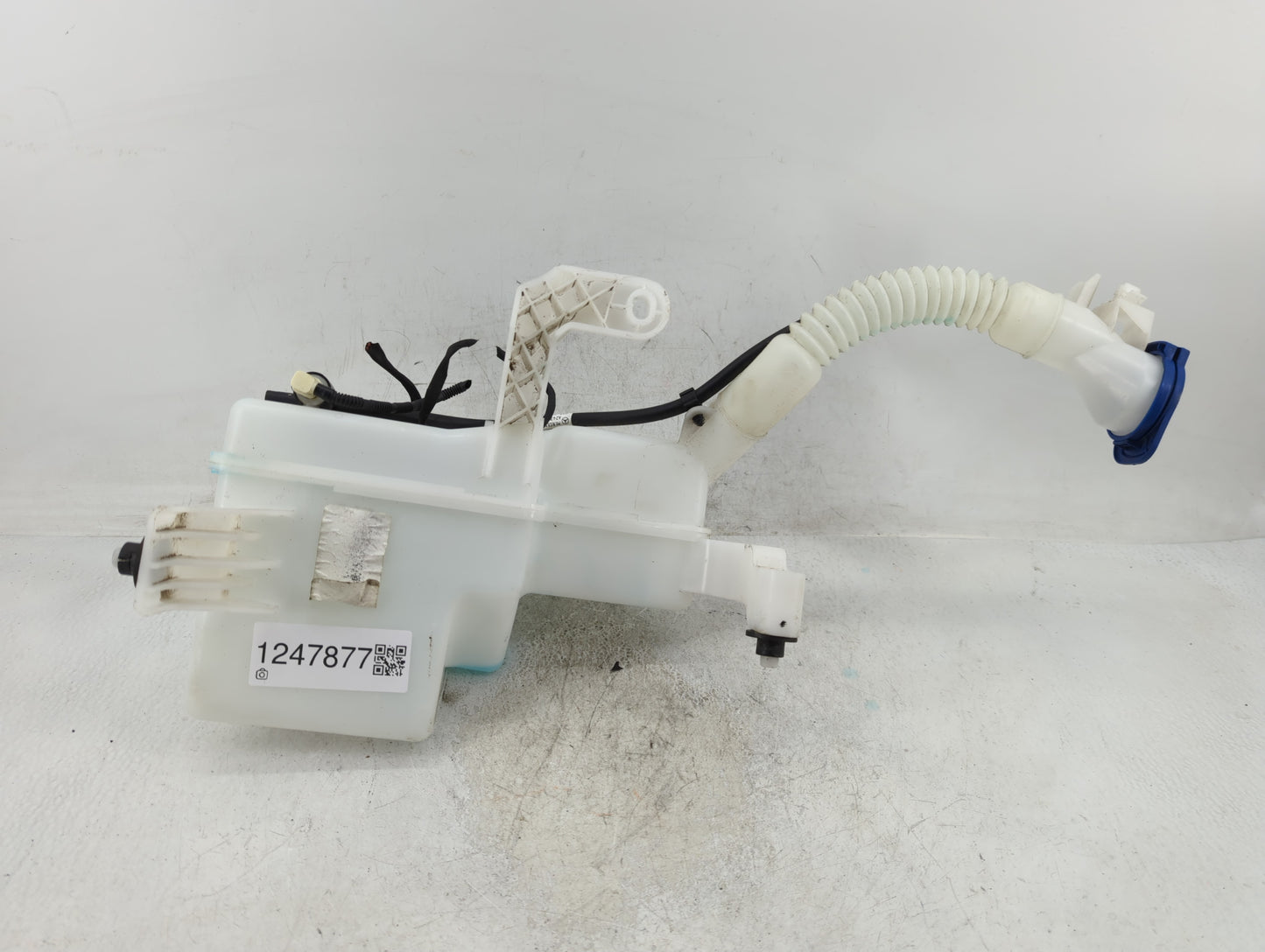 2020 Lincoln Continental Windshield Washer Fluid Reservoir Bottle Oem - Oemusedautoparts1.com