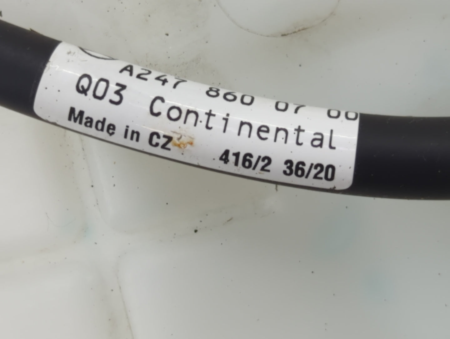 2020 Lincoln Continental Windshield Washer Fluid Reservoir Bottle Oem - Oemusedautoparts1.com