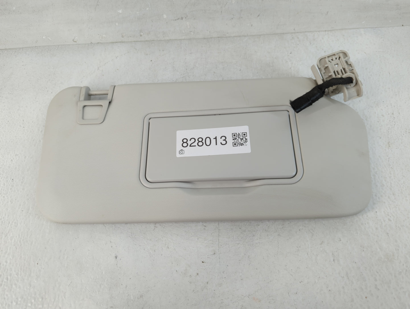 2020 Lincoln Corsair Sun Visor Shade Replacement Passenger Right Mirror Fits OEM Used Auto Parts - Oemusedautoparts1.com