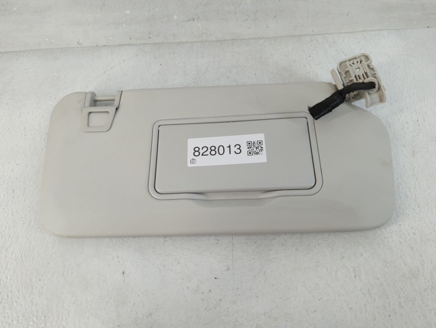 2020 Lincoln Corsair Sun Visor Shade Replacement Passenger Right Mirror Fits OEM Used Auto Parts - Oemusedautoparts1.com