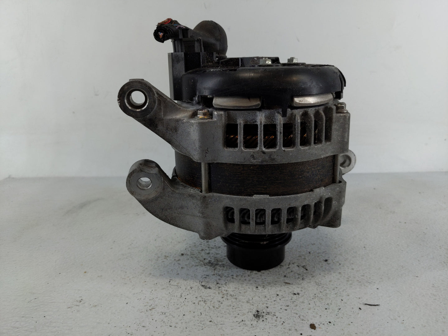2015-2019 Lincoln Mkc Alternator Replacement Generator Charging Assembly Engine OEM P/N:G2GT-10300-JA G2GT-10300-BA Fits OEM