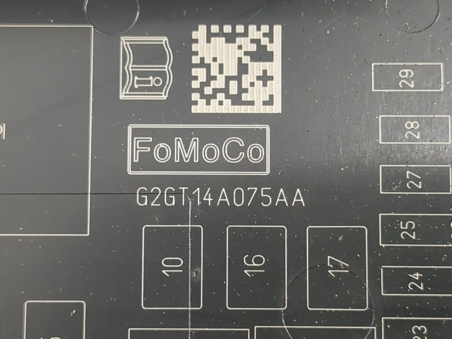 2017-2020 Lincoln Mkz Fusebox Fuse Box Panel Relay Module P/N:HG9T 14D068 BC Fits Fits 2017 2018 2019 2020 OEM Used Auto Par