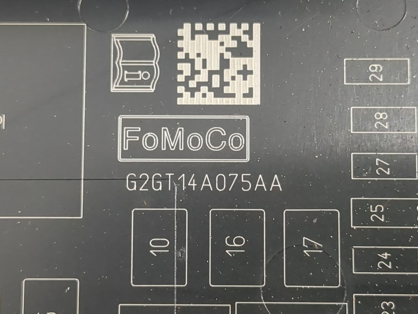 2017-2020 Lincoln Mkz Fusebox Fuse Box Panel Relay Module P/N:HG9T 14D068 BC Fits Fits 2017 2018 2019 2020 OEM Used Auto Par