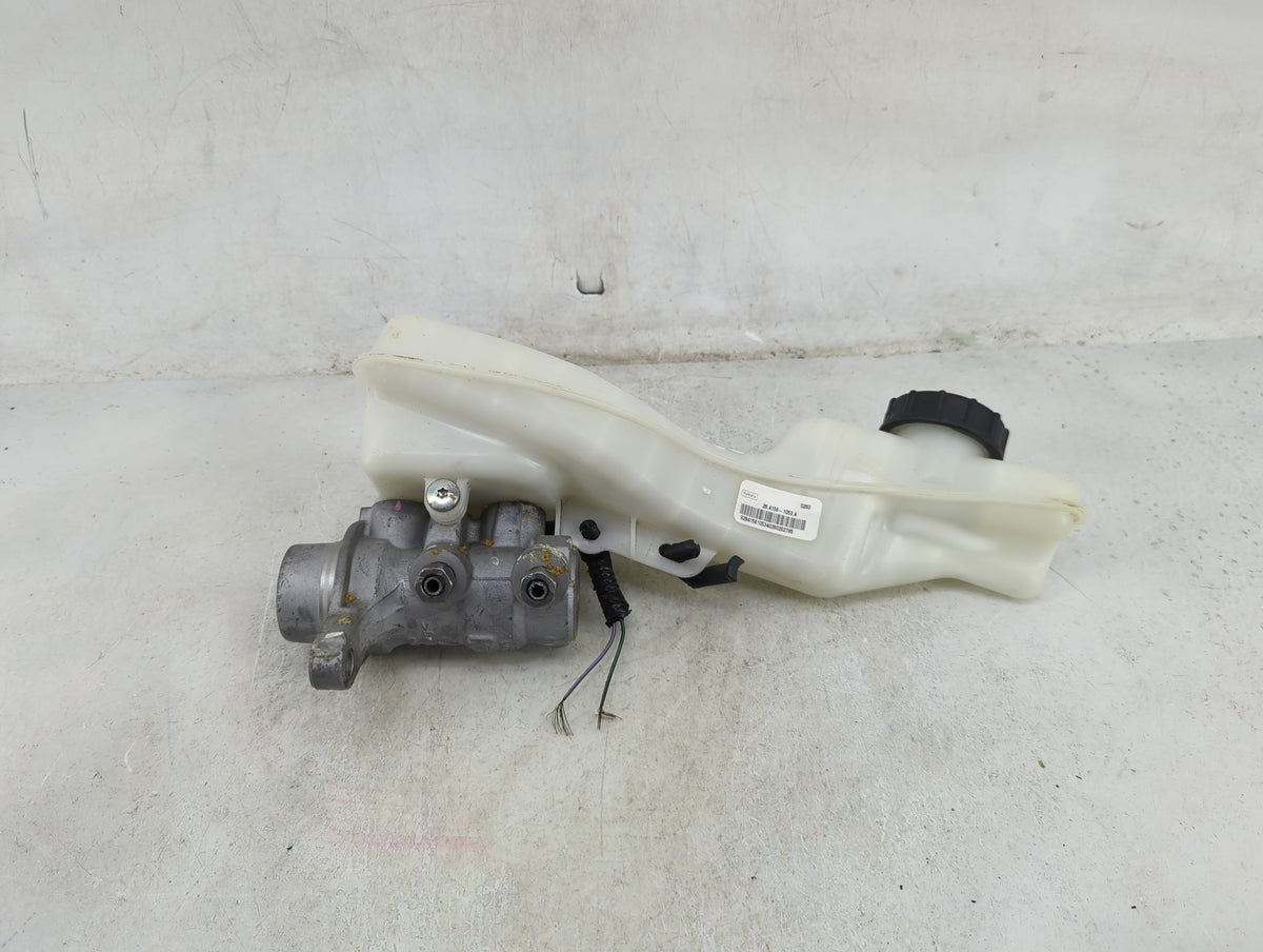 2020-2020 Lincoln Mkz Brake Master Cylinder - Oemusedautoparts1.com