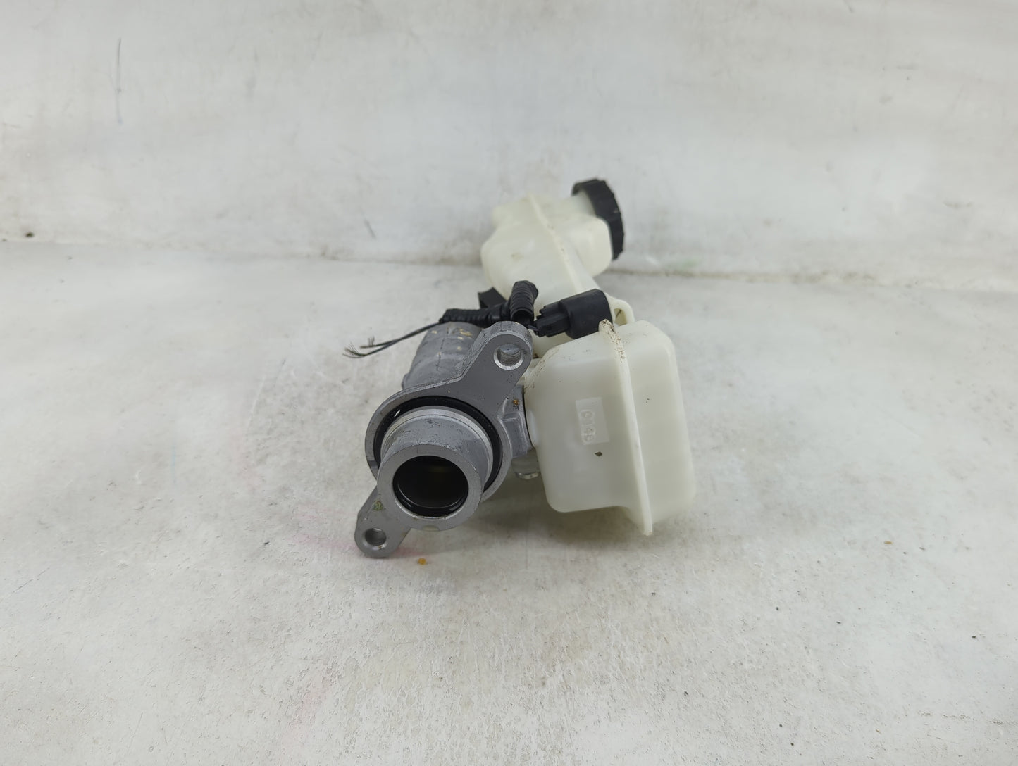 2020-2020 Lincoln Mkz Brake Master Cylinder - Oemusedautoparts1.com