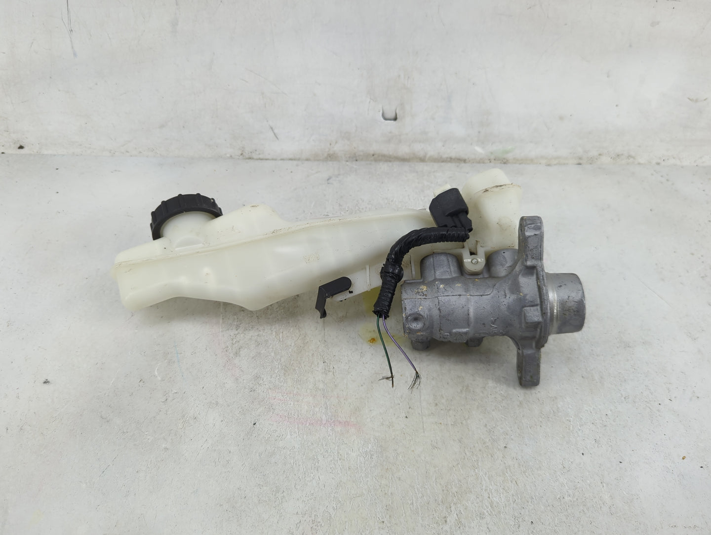 2020-2020 Lincoln Mkz Brake Master Cylinder - Oemusedautoparts1.com
