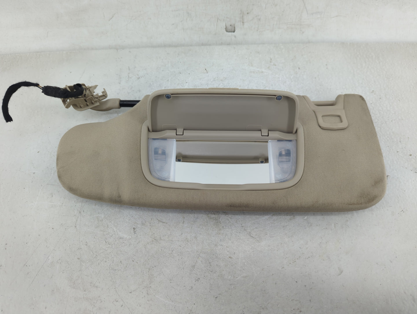 2020 Lincoln Nautilus Sun Visor Shade Replacement Driver Left Mirror Fits OEM Used Auto Parts - Oemusedautoparts1.com