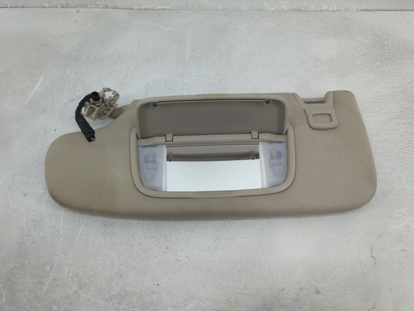 2020 Lincoln Nautilus Sun Visor Shade Replacement Driver Left Mirror Fits OEM Used Auto Parts - Oemusedautoparts1.com