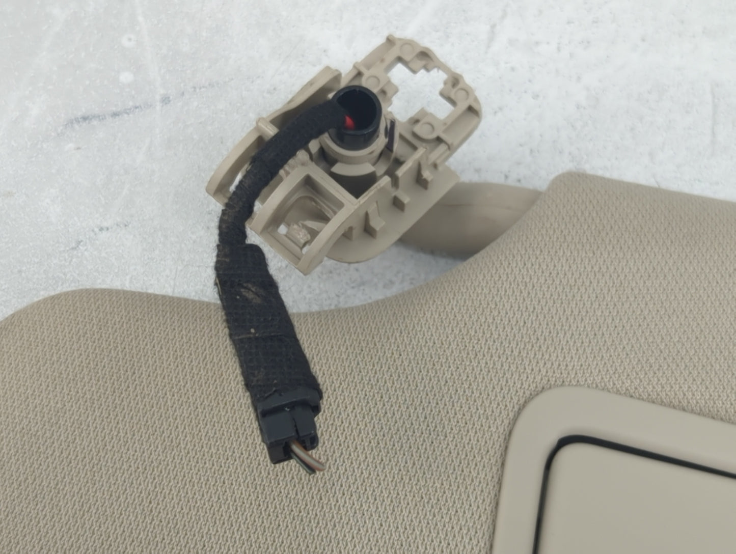 2020 Lincoln Nautilus Sun Visor Shade Replacement Driver Left Mirror Fits OEM Used Auto Parts - Oemusedautoparts1.com