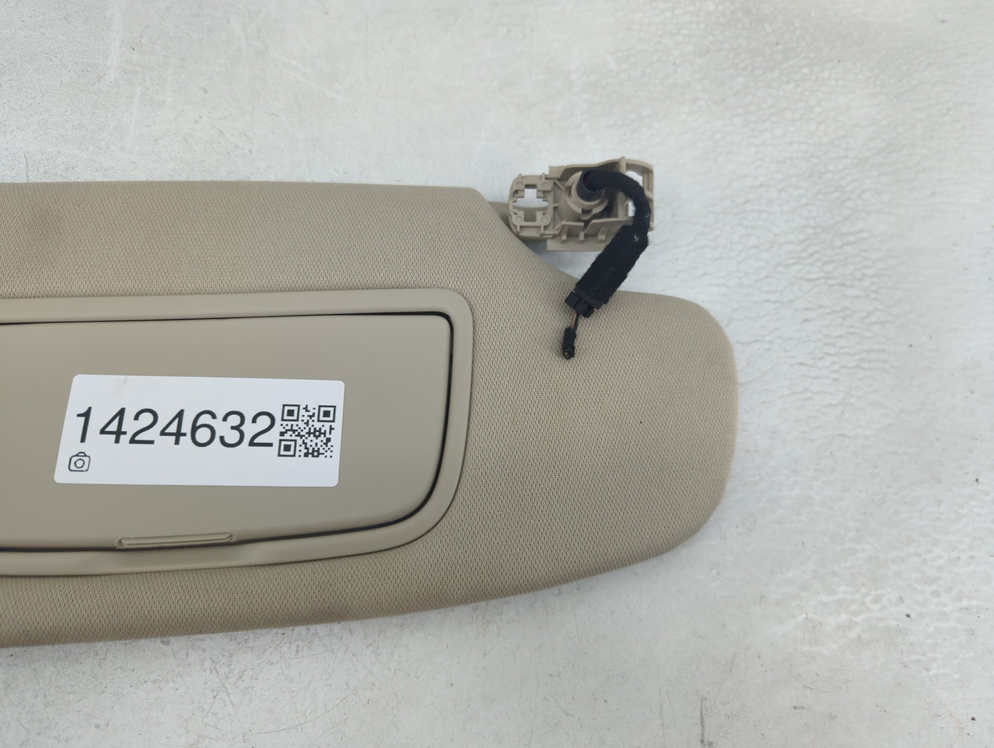 2020 Lincoln Nautilus Sun Visor Shade Replacement Passenger Right Mirror Fits OEM Used Auto Parts - Oemusedautoparts1.com