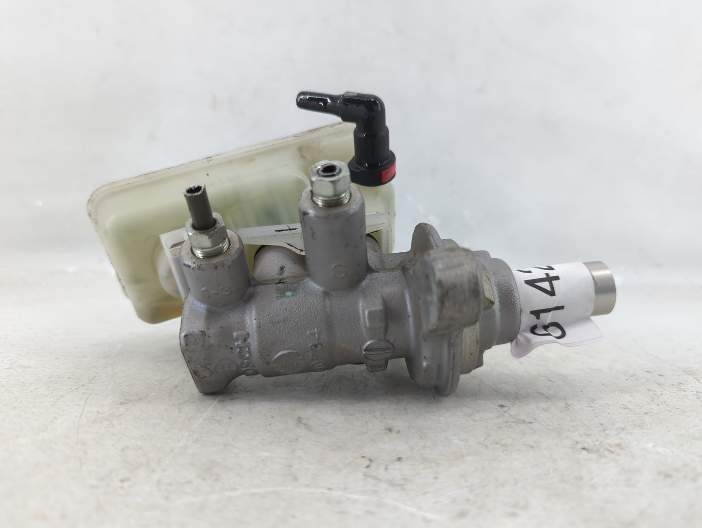Mazda Miata Brake Master Cylinder - Oemusedautoparts1.com
