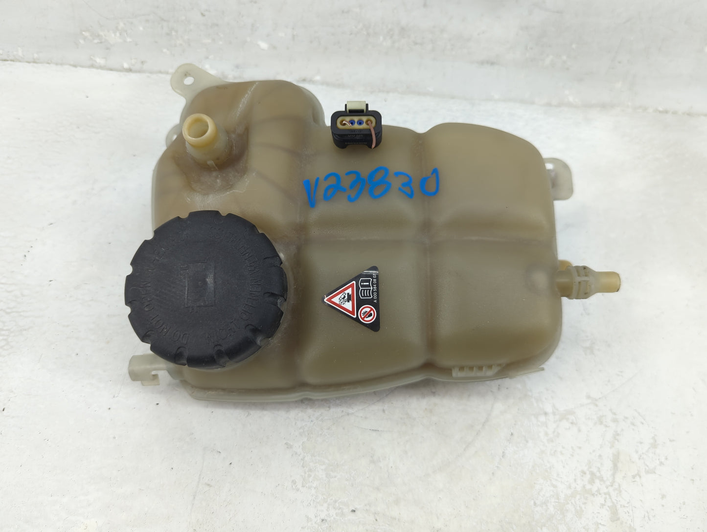 2020 Cla250 Radiator Coolant Overflow Expansion Tank Bottle - Oemusedautoparts1.com