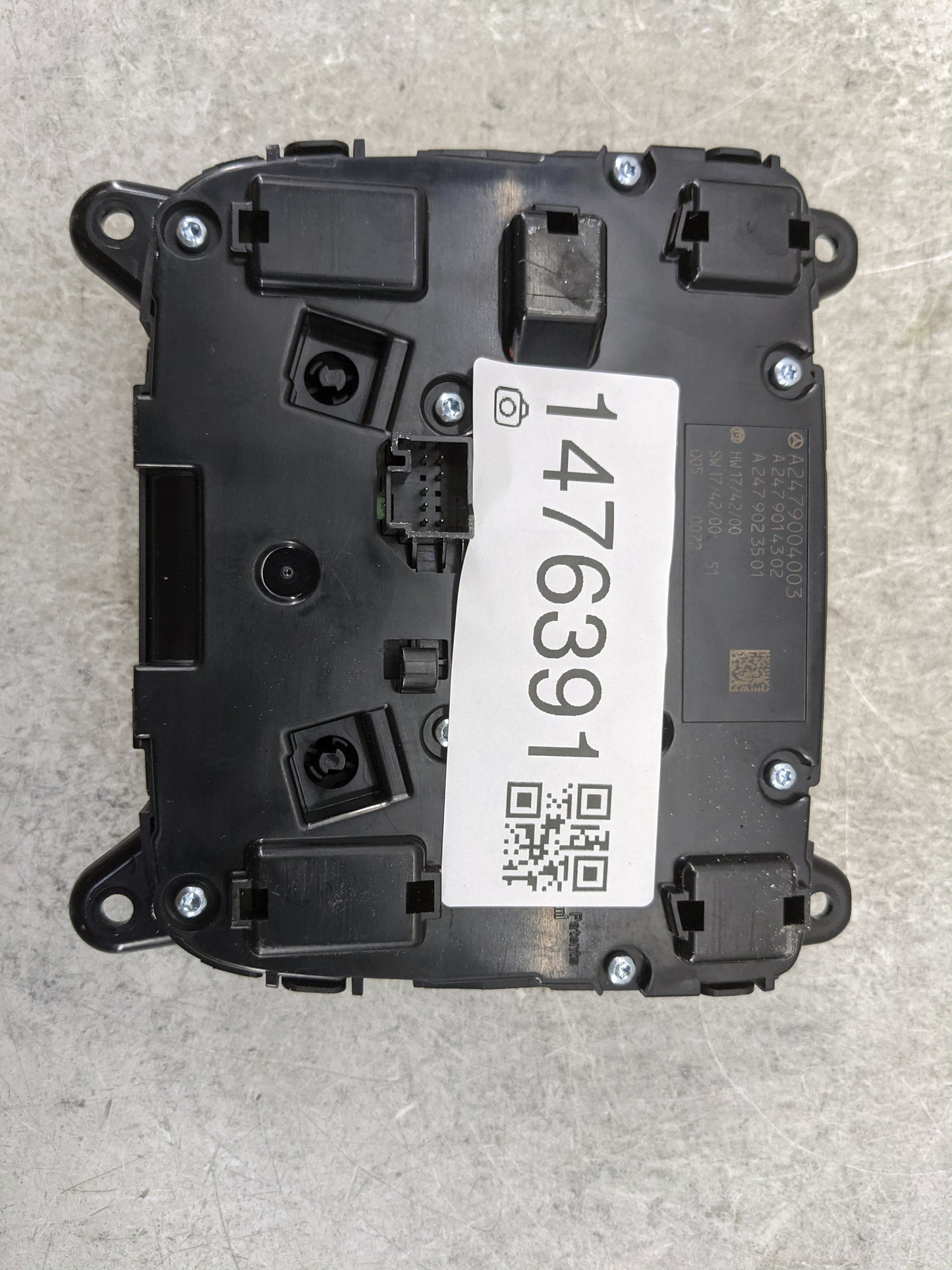 2020 Mercedes-Benz Glb250 Radio AM FM Cd Player Receiver Replacement P/N:A2479004003 A2479014302, A2479023501 Fits Fits 2021