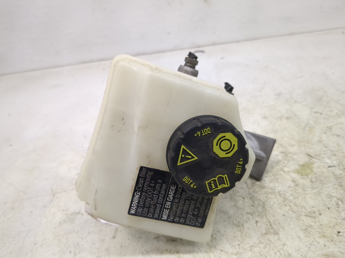 2020-2022 Mercedes-benz Gle350 Brake Master Cylinder 1512909 - Oemusedautoparts1.com