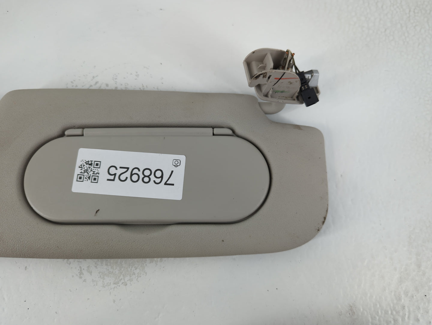 2020 Mini Cooper Sun Visor Shade Replacement Passenger Right Mirror Fits OEM Used Auto Parts - Oemusedautoparts1.com