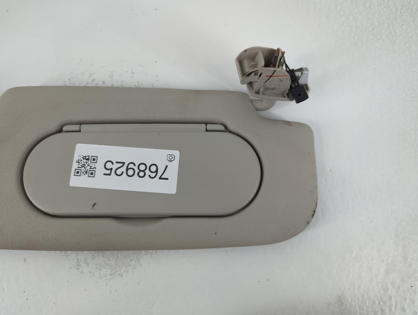 2020 Mini Cooper Sun Visor Shade Replacement Passenger Right Mirror Fits OEM Used Auto Parts - Oemusedautoparts1.com
