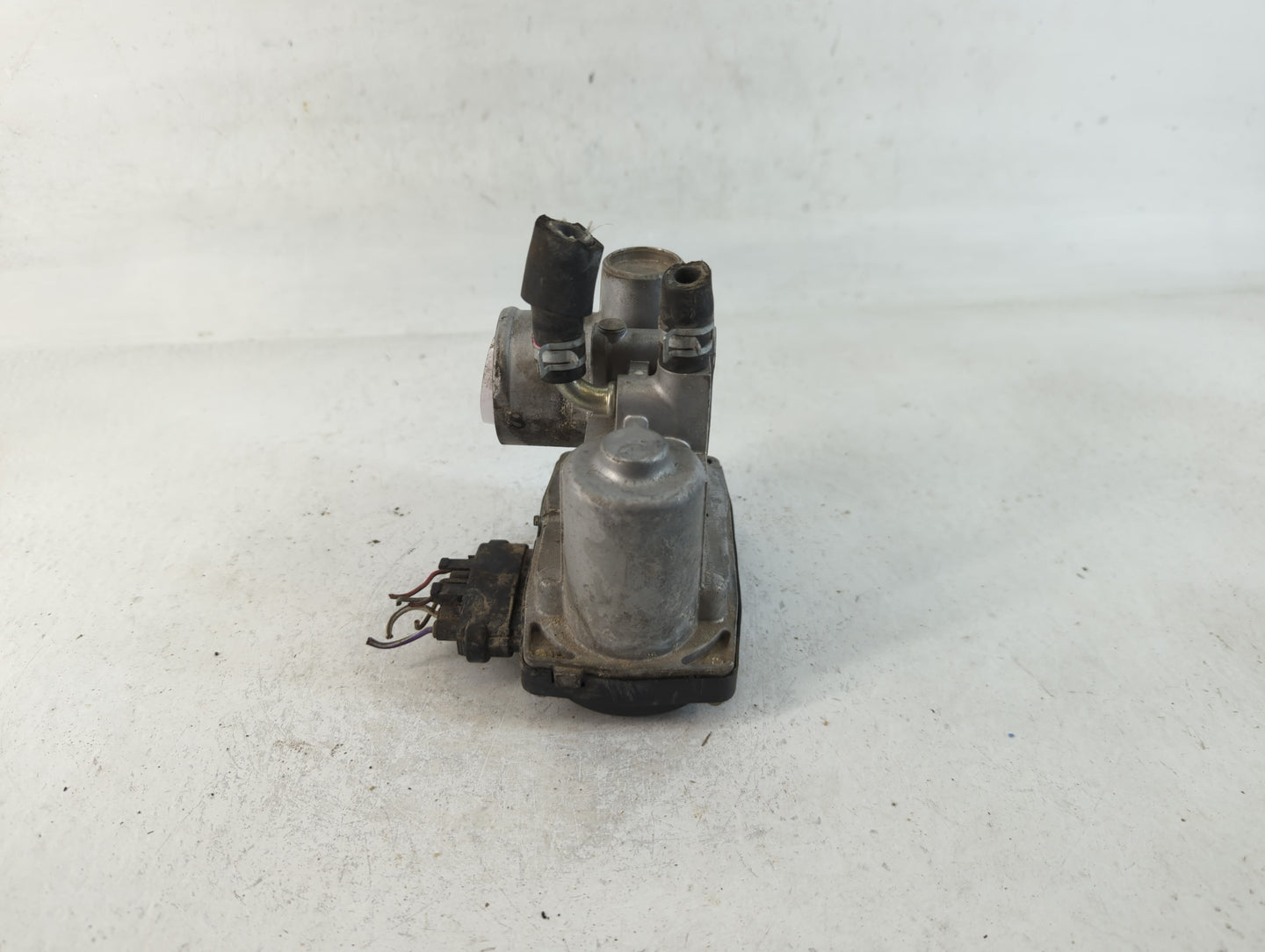 2014 Mitsubishi Mirage Throttle Body P/N:0721 0145 40005 Fits OEM Used Auto Parts - Oemusedautoparts1.com