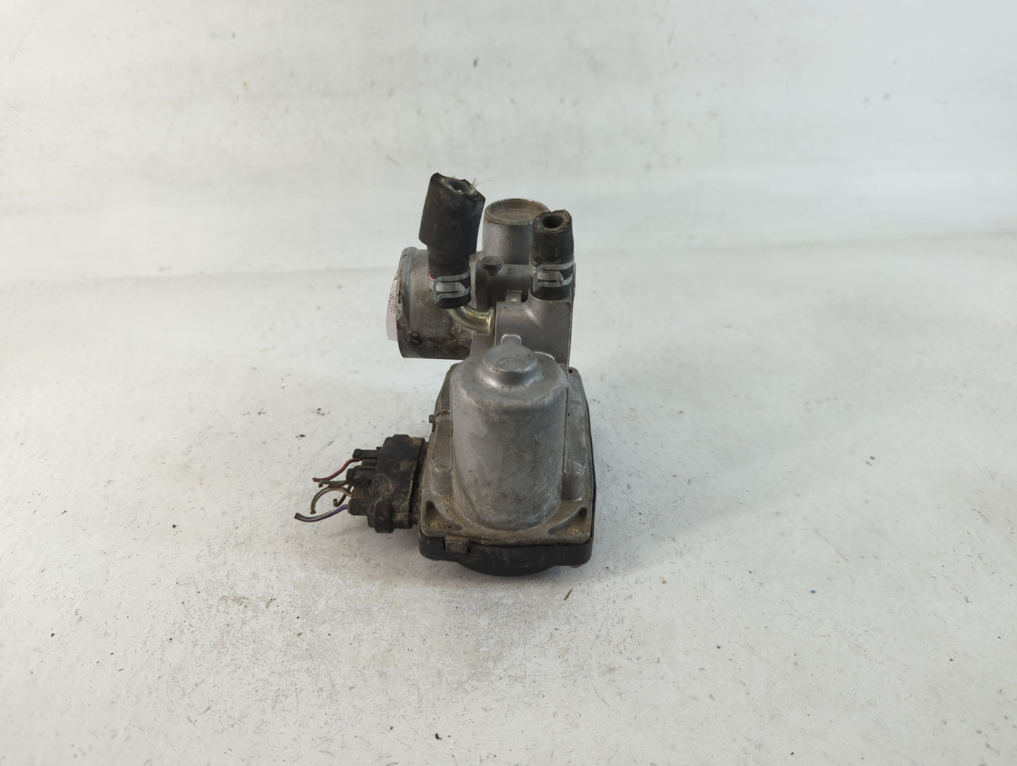 2014 Mitsubishi Mirage Throttle Body P/N:0721 0145 40005 Fits OEM Used Auto Parts - Oemusedautoparts1.com