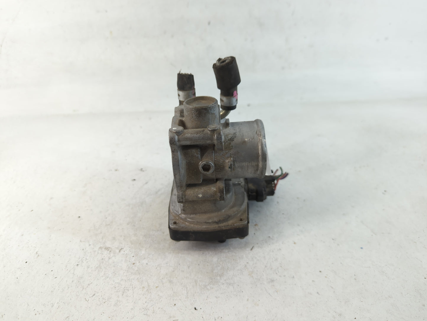 2014 Mitsubishi Mirage Throttle Body P/N:0721 0145 40005 Fits OEM Used Auto Parts - Oemusedautoparts1.com