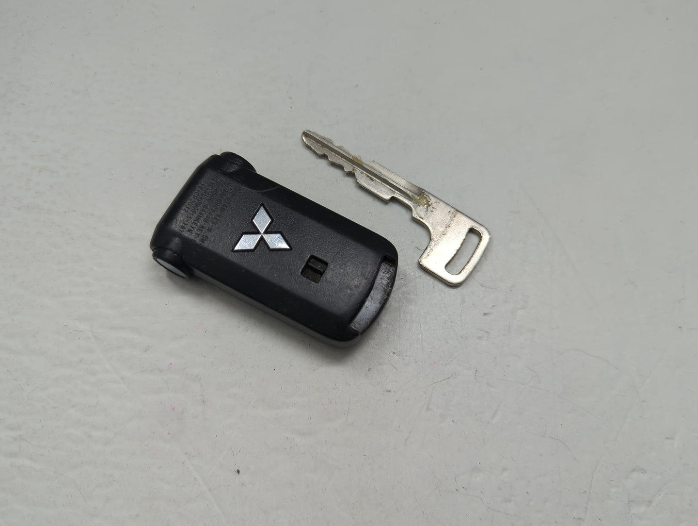 Mitsubishi Outlander Keyless Entry Remote Fob OUC644M-KEY-N G8D-644M-KEY-M - Oemusedautoparts1.com