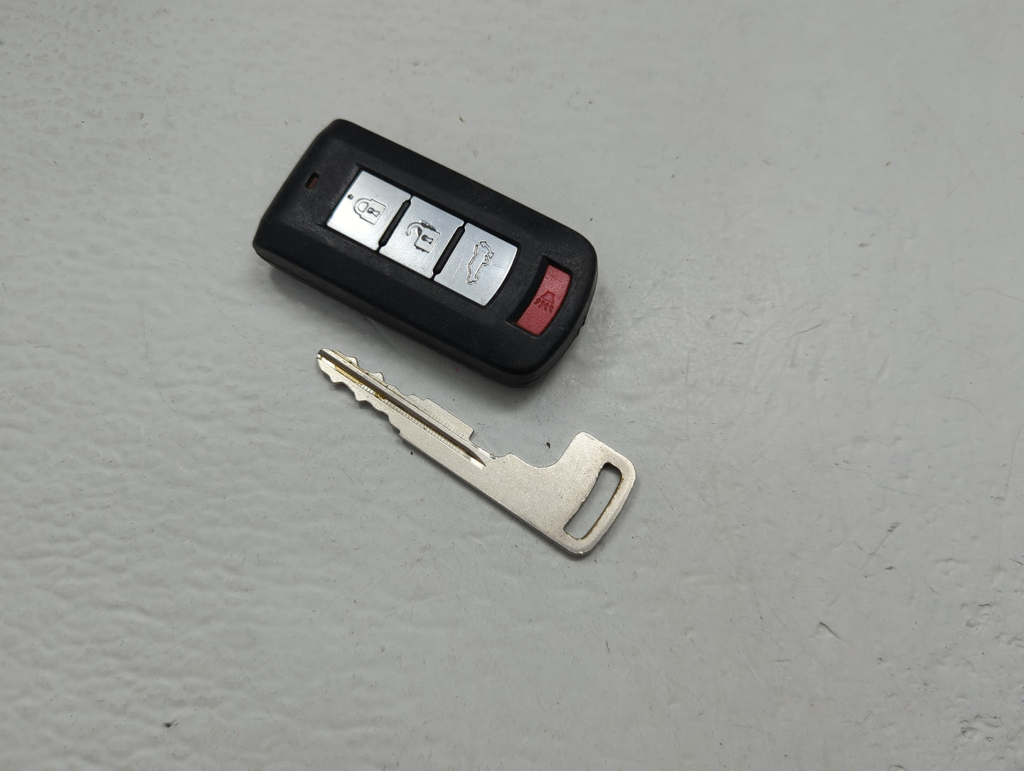 Mitsubishi Outlander Keyless Entry Remote Fob OUC644M-KEY-N G8D-644M-KEY-N 4G-2 - Oemusedautoparts1.com