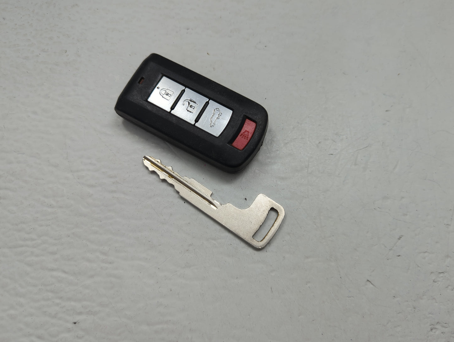 Mitsubishi Outlander Keyless Entry Remote Fob OUC644M-KEY-N G8D-644M-KEY-N 4G-2 - Oemusedautoparts1.com
