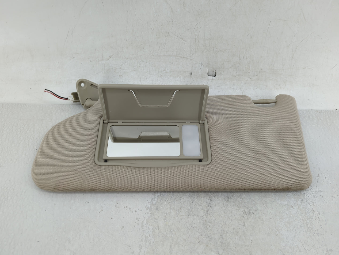 2020 Mitsubishi Outlander Sun Visor Shade Replacement Driver Left Mirror Fits OEM Used Auto Parts - Oemusedautoparts1.com
